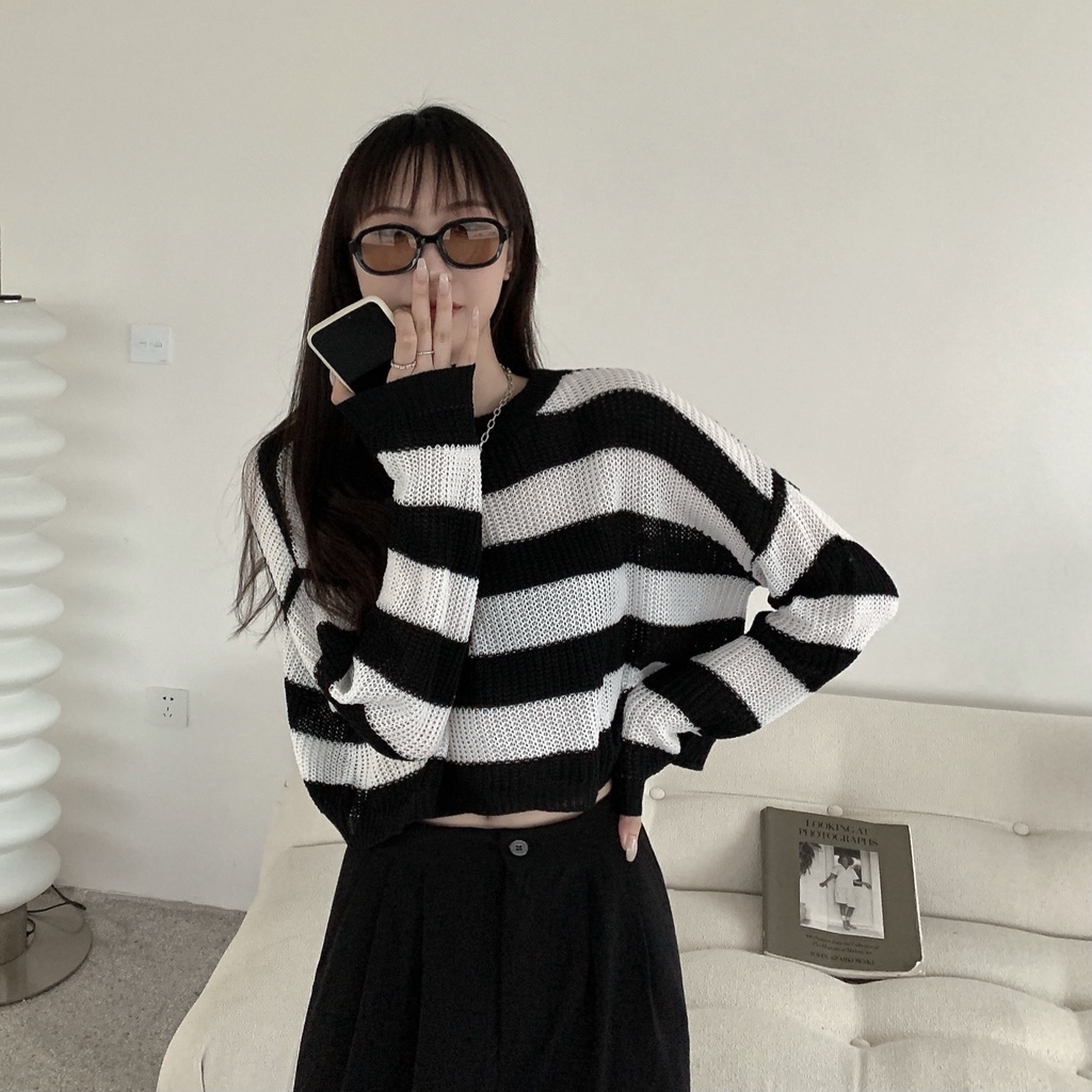 Áo sweater PERTY dệt kim họa tiết kẻ sọc trắng và đen phong cách Hàn Quốc thời trang thu đông dành cho nữ