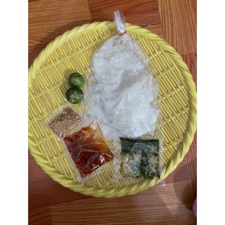 Bánh tráng hành xanh ớt đỏ