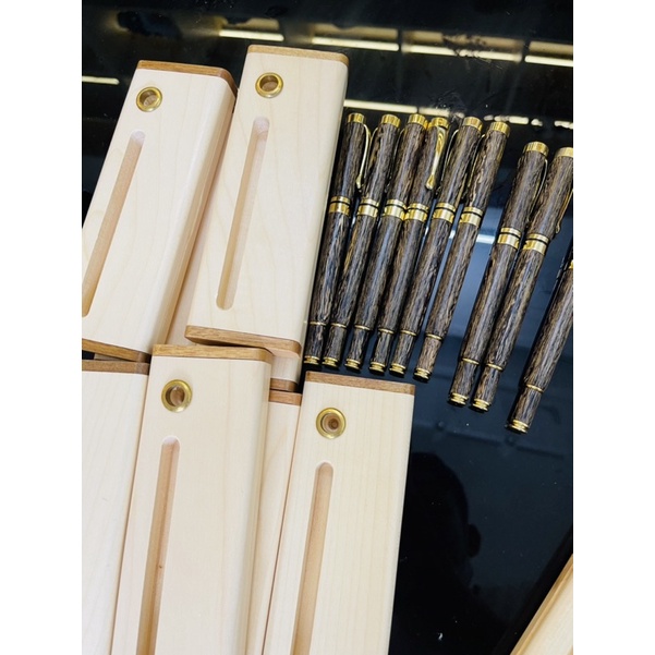 Bút trầm hương sánh chìm khắc tên theo yêu cầu HANMYNGHE