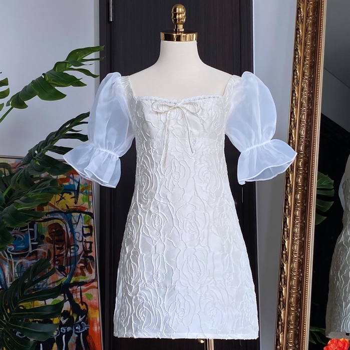 Đầm SheByShj vải gấm hoa trắng tay voan phồng - Ivory Dress