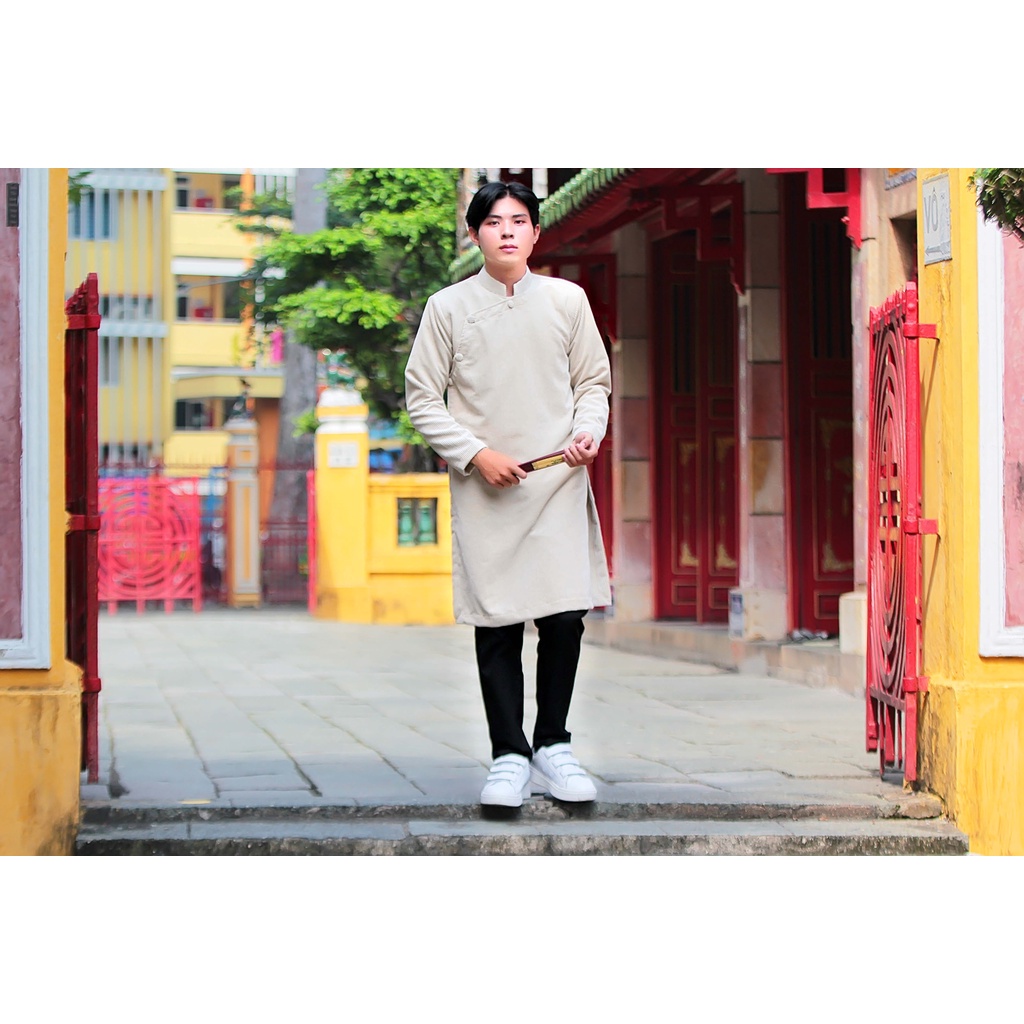 Áo dài nam cách tân màu Be phong cách vintage hoài cổ