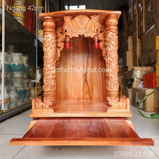 Bàn thờ thần tài ông địa gỗ xoan ngang 42cm quỳ trụ màu đỏ