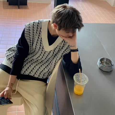 Áo Len Không Tay Cổ Chữ V Form Rộng Họa Tiết Kẻ Sọc Thời Trang Xu Hướng Hàn Quốc