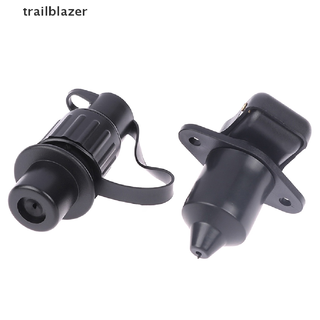 Phích Cắm 3 Chấu UIO Chuyên Dụng Cho Xe Mô Tô