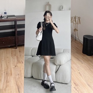 Janet studio • đầm tay phồng khoét lưng đen
