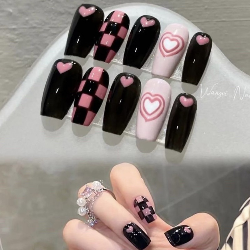 Nailbox thiết kế trái tim hồng đen