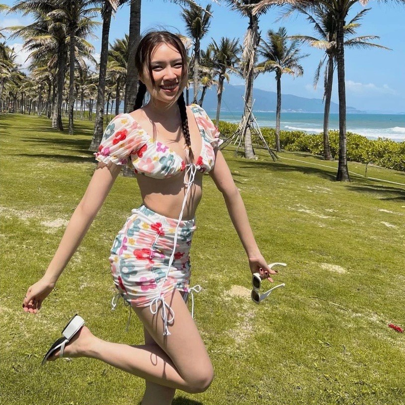 BIKINI 2 MẢNH VÁY HỌA TIẾT HOA HỒNG BIKINISTORE | BigBuy360 - bigbuy360.vn