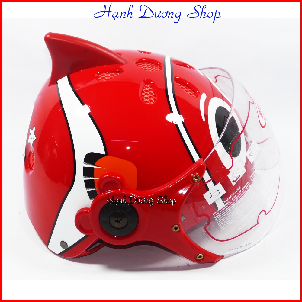 Mũ bảo hiểm dành cho bé hình con cá Có kính chắn bụi bảo vệ tốt mặt và đầu, chất liêu nhựa chắt chắn phù hợp cho cả bé n