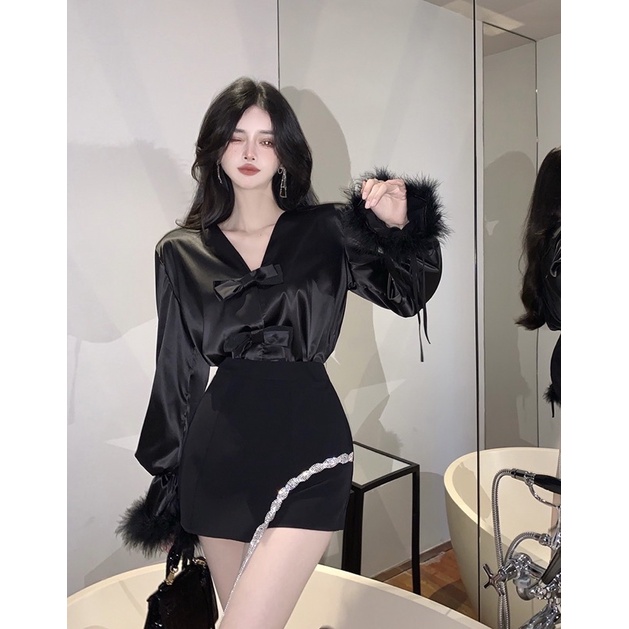 (Order) Set áo sơ mi lụa bóng phối tay lông vũ đính nơ cổ v và chân váy chữ a phối dây kim tuyến sexy sang chảnh ulzzang