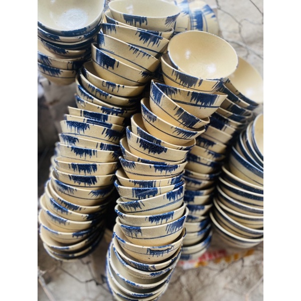 Chén Hoa Xanh Và Chén Phếch hàng thường có chân đinh