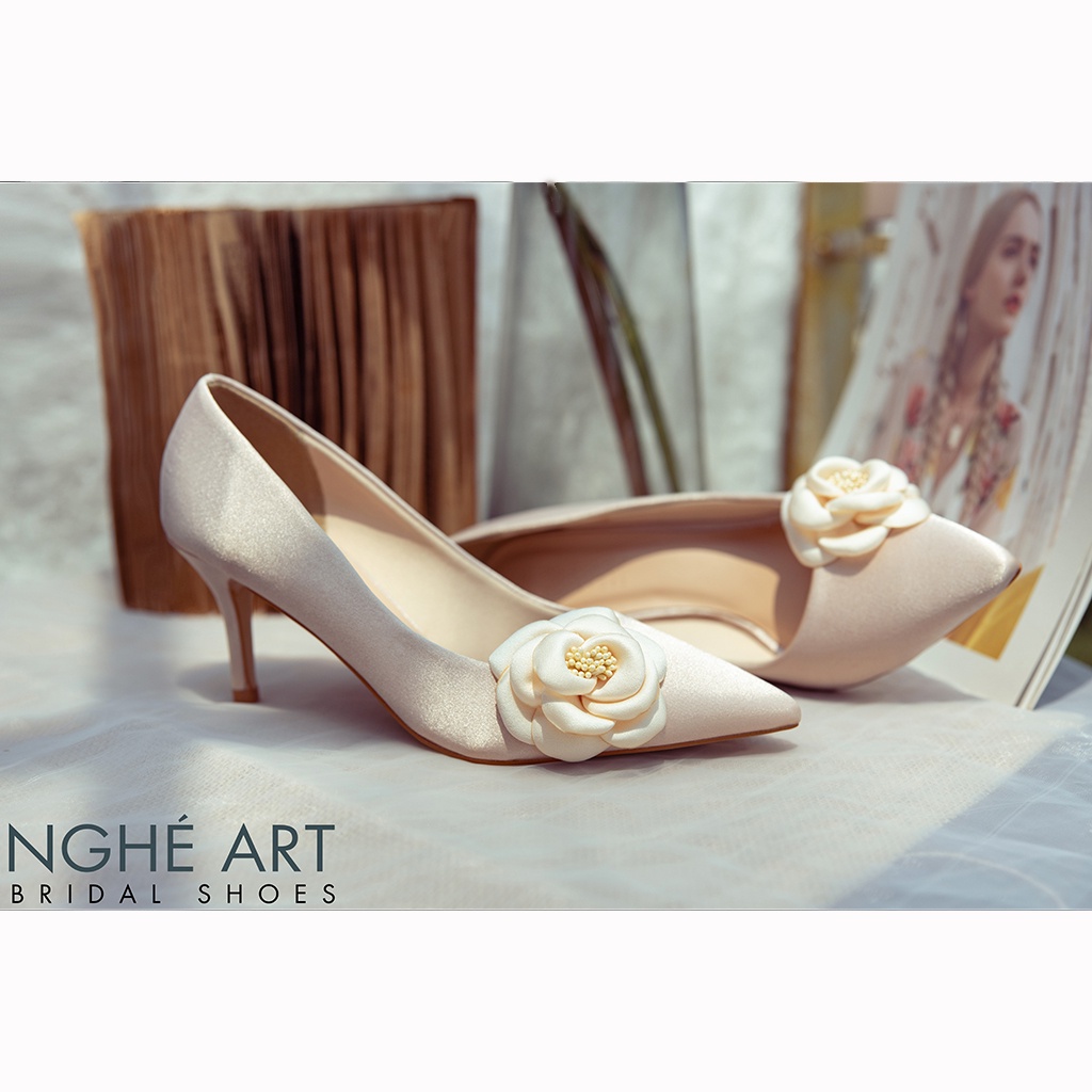Giày cưới Nghé Art satin đính hoa lụa 334 nude