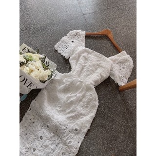 Đầm ren form body khoe dáng