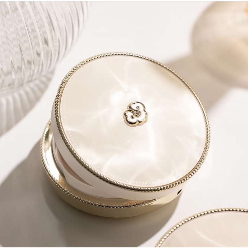 Hộp phấn nước Whoo vàng Luxury Golden