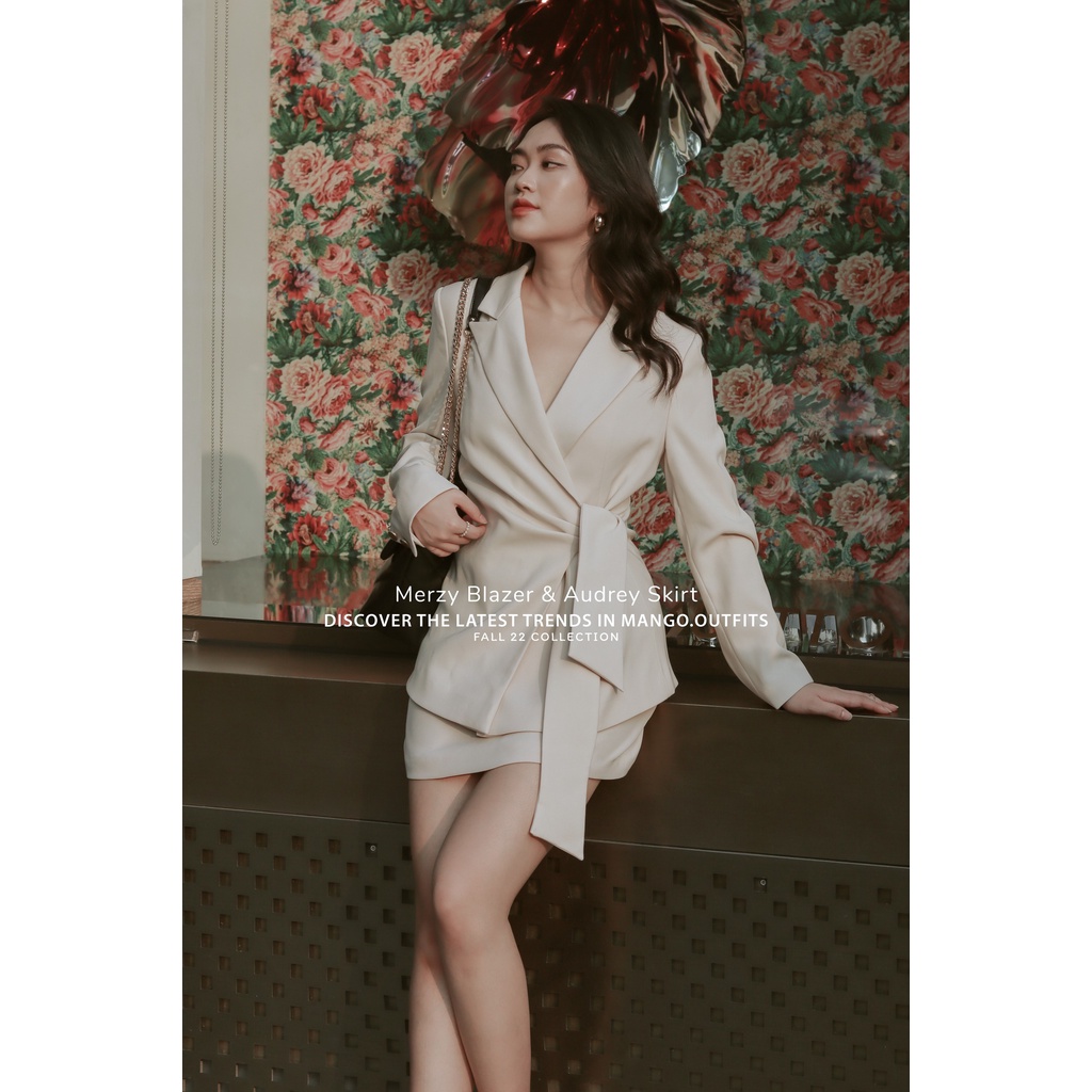 Áo khoác blazer thiết kế đai thắt eo kết hợp cùng chân váy chữ A - 𝐌𝐞𝐫𝐳𝐲 𝐁𝐥𝐚𝐳𝐞𝐫 & 𝐀𝐮𝐝𝐫𝐞𝐲 𝐒𝐤𝐢𝐫𝐭