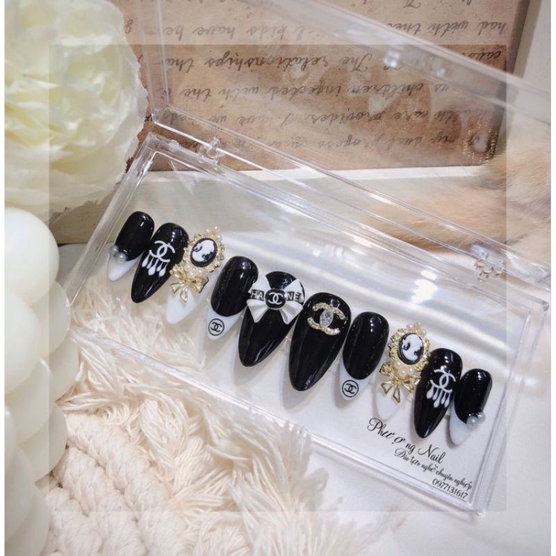 Hộp đựng nailbox, móng up sẵn