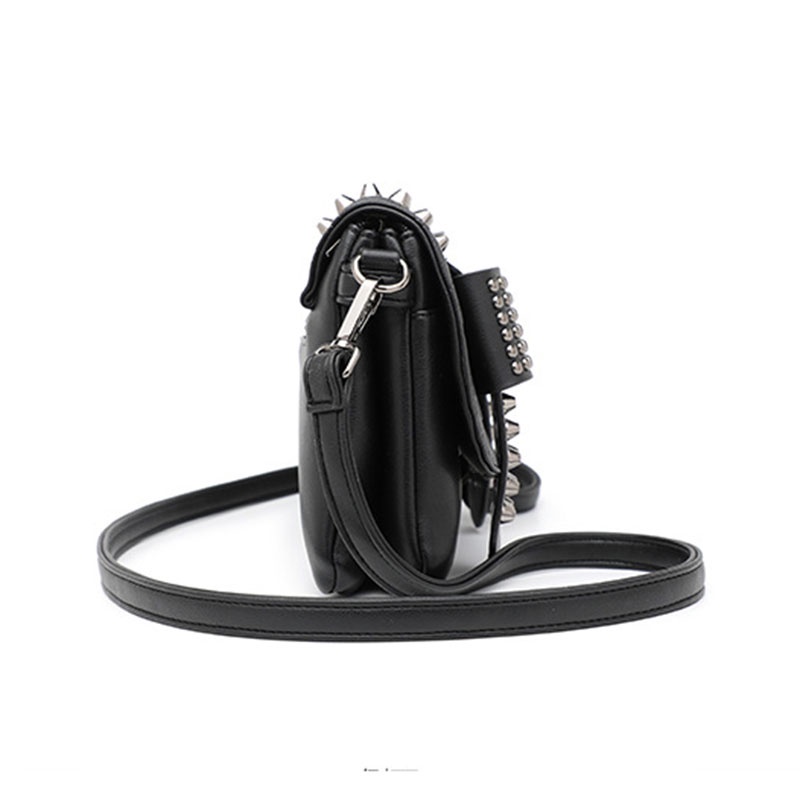 Túi Đeo Chéo Màu Đen Đính Đinh Tán Hình Đầu Lâu Cá Tính Cho Nữ