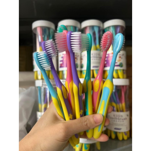 SET 8 BÀN CHẢI Y.AKANG X.UẤT DƯ CHO BÉ