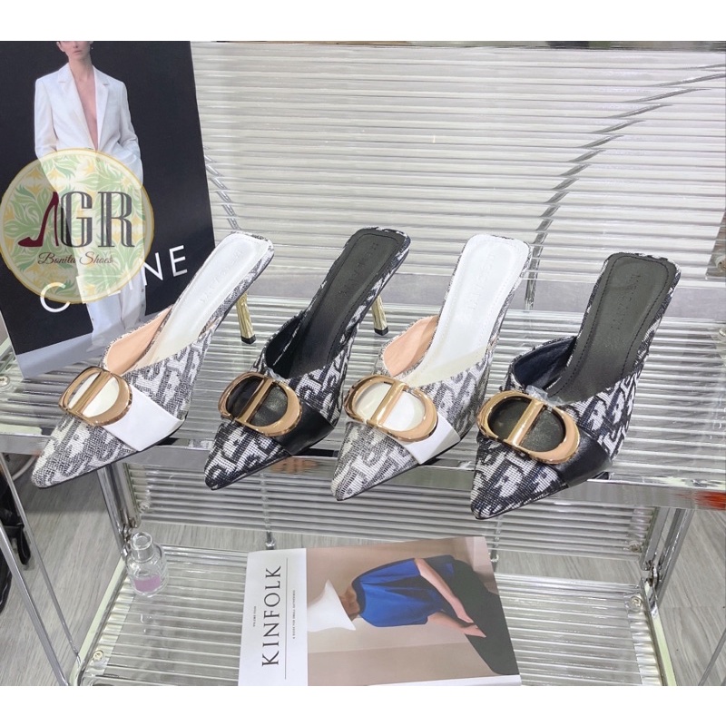 Guốc mũi nhọn khoá D vải thêu gót nhọn vàng 6 cm