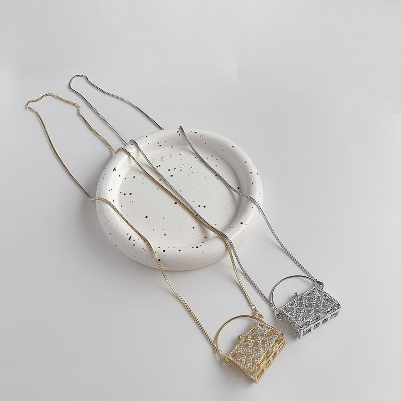 Túi Đeo Chéo mini Hình Vuông Rỗng Đính Kim Cương Phối Dây Xích Kim Loại Thời Trang Cho Nữ