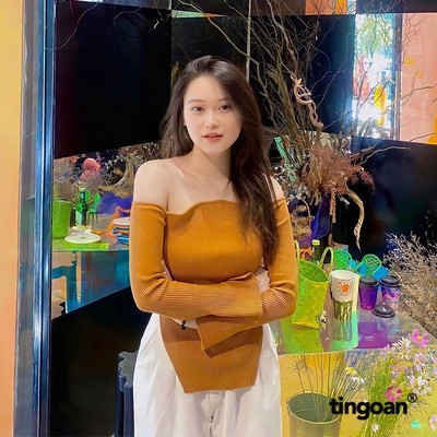 TINGOAN®  - Áo len xù trễ vai lượn viền ngực xẻ vạt thân và tay cam đất KISS ME AGAIN TOP/OR
