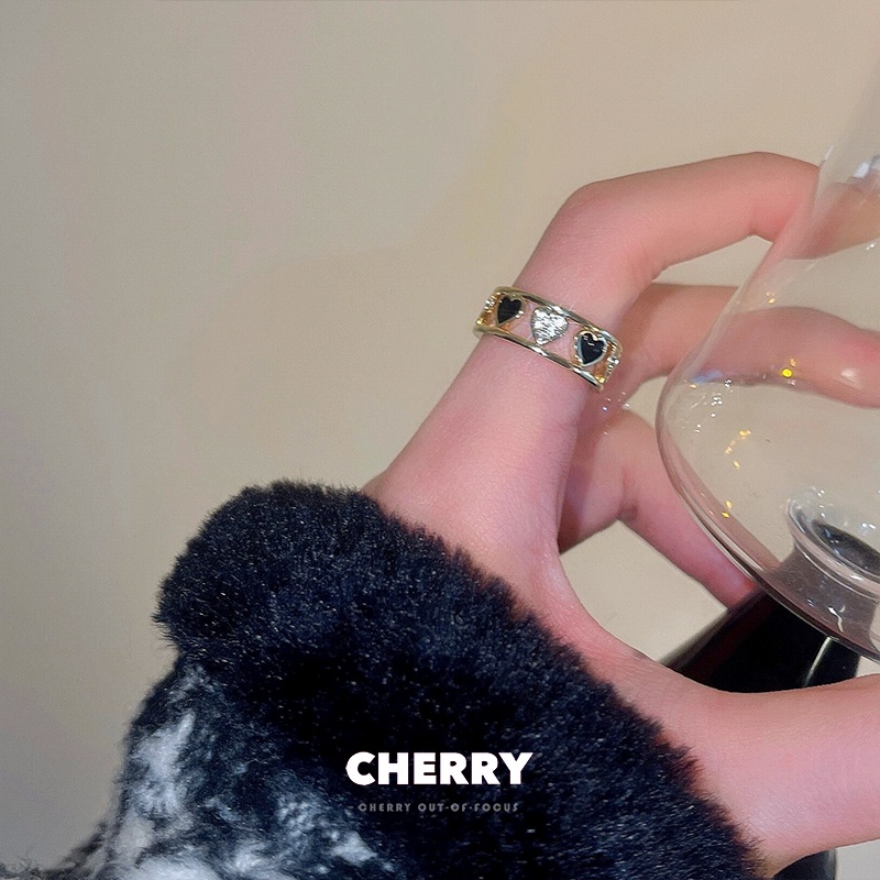 Nhẫn Hình Trái Tim Rỗng Bằng Thép Không Gỉ Màu Vàng Thời Trang Dành Cho Nữ