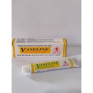 Vaseline thiên ngân làm giảm nứt nẻ môi, khô môi, giảm nứt nẻ da tay, gót chân, khô da, làm mềm da.