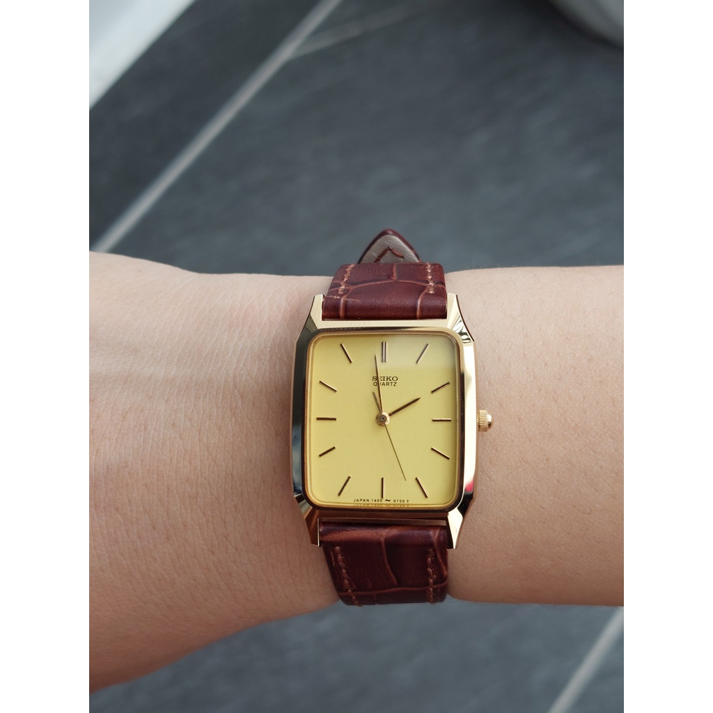 Đồng hồ nam Seiko mặt tank vàng chạy pin hàng Si