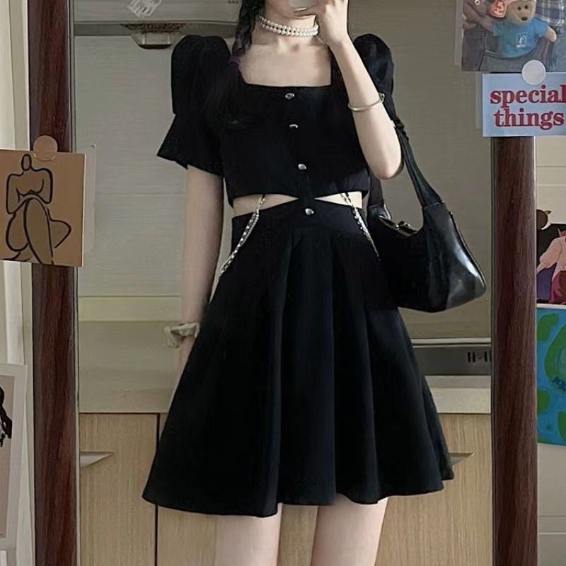 Đầm Cổ Vuông Hở Eo Màu Đen Phong Cách Đường Phố Cá Tính