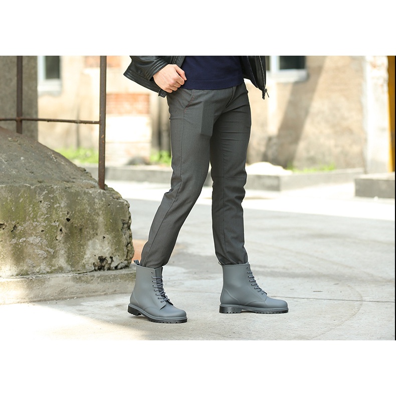 Giày Bốt Cao Su Đi Mưa Mũi Tròn Cột Dây Thời Trang Cho Nam