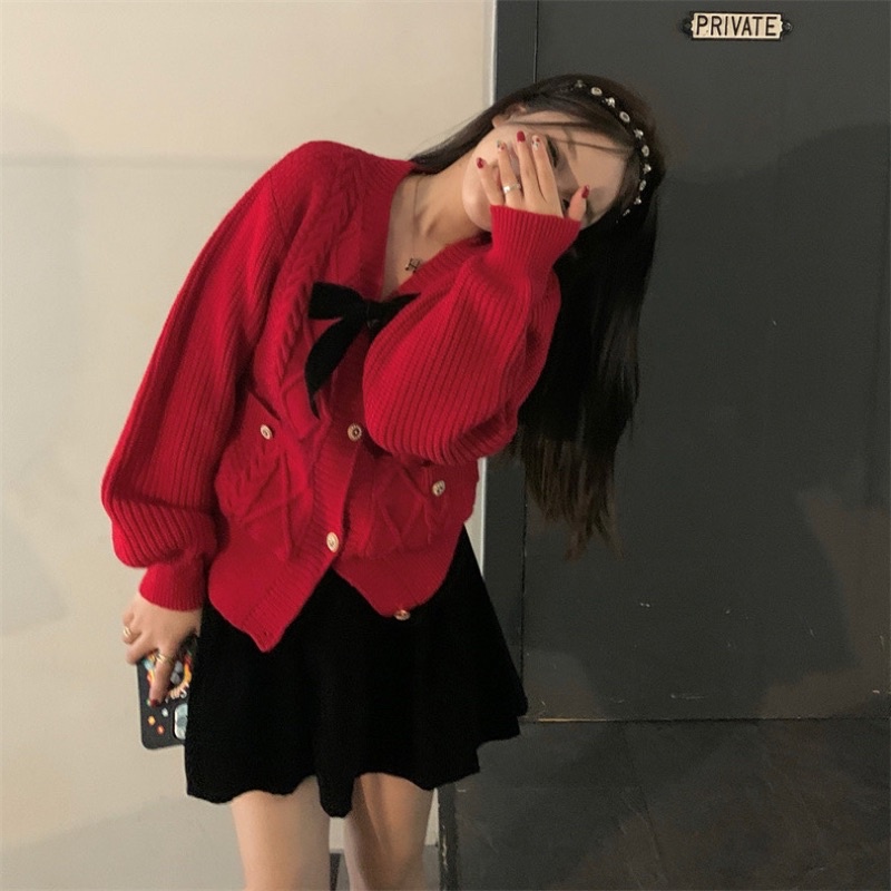 Áo len cardigan đỏ cổ V