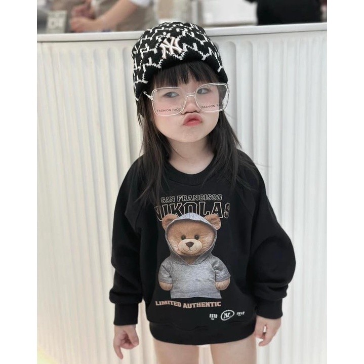 Áo nỉ dài tay cổ tròn gấu NIKOLAS mật danh , áo sweater trẻ em unisex street style cho bé , TP KIDs