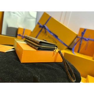 CLUTCH LV VIP SANG CHẢNH FULL BOX