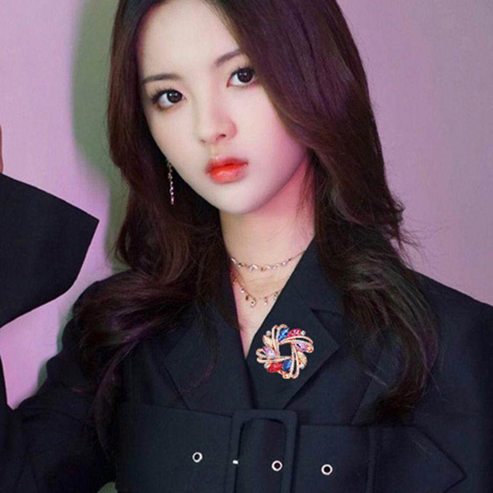 Khóa Cài Khăn Choàng Hình Tròn Họa Tiết Hoa Nhiều Màu Sang Trọng