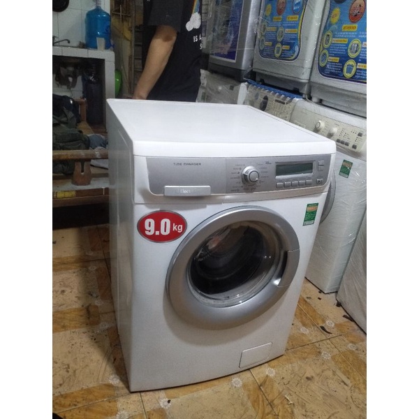 Máy giặt Electrolux 9kg còn mới 90%. màn hình điện tử