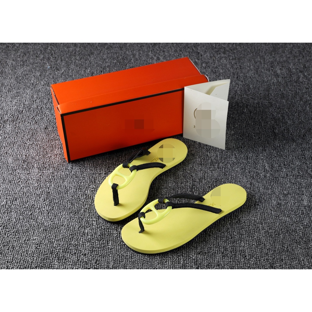 Dép Xỏ Ngón Đế Bằng Khóa Vuông Hình Mũi Heo