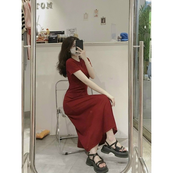 váy đầm hở lưng xoè dài có mút ngực chất liệu thun gân tăm màu đỏ y hình