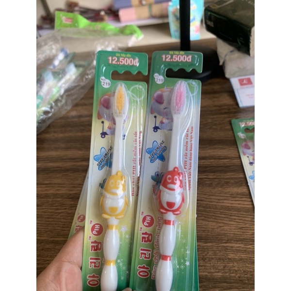 Bàn Chải Đánh Răng Trẻ Em Hình chim cánh cụt.