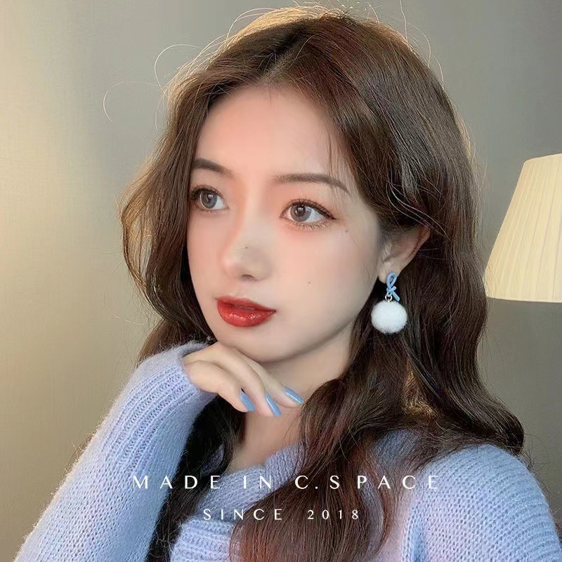 Bông Tai Đính Bóng Lông Màu Xanh Dương / Trắng Thời Trang Thu Đông Dễ Thương Cho Nữ