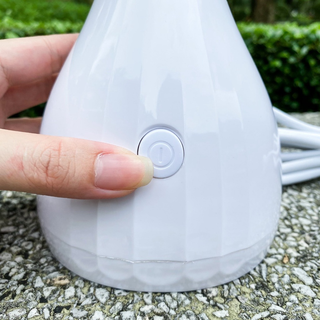 BÀN LÀ HƠI NƯỚC CẦM TAY LOCKNLOCK ENI222WHT 1500W, 220-240V