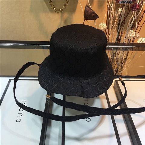 Mũ Bucket Gucci Hai Màu Thêu Chữ Phối Dây Thừng Cá Tính