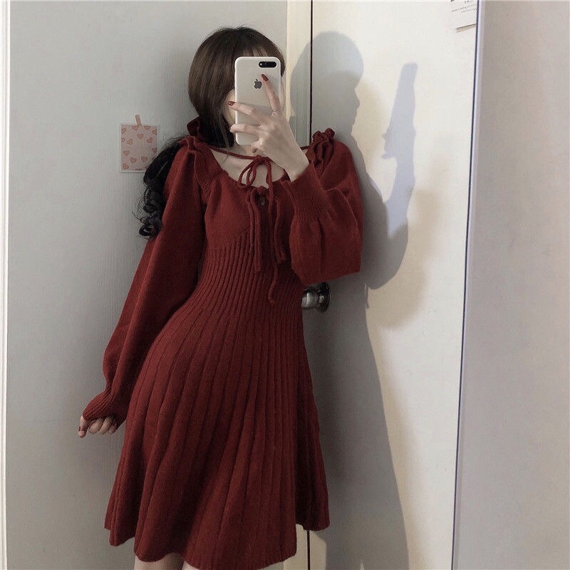 Váy len dài tay dáng xoè màu đỏ, phong cách trẻ trung, sang chảnh