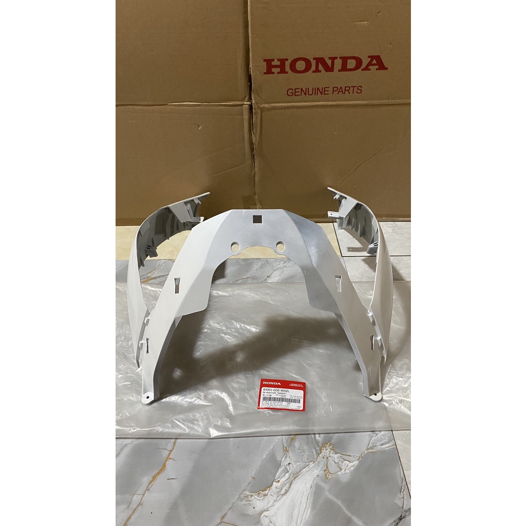 Ốp nhựa trước - chữ M HONDA LEAD 110 Cũ năm 2009-2012 màu Trắng. *NHB35P*