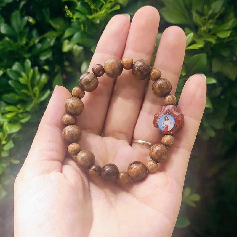 Chuỗi tràng hạt Mân Côi Trầm Hương hình Thánh Giá - TRÁNH HƠI LẠNH