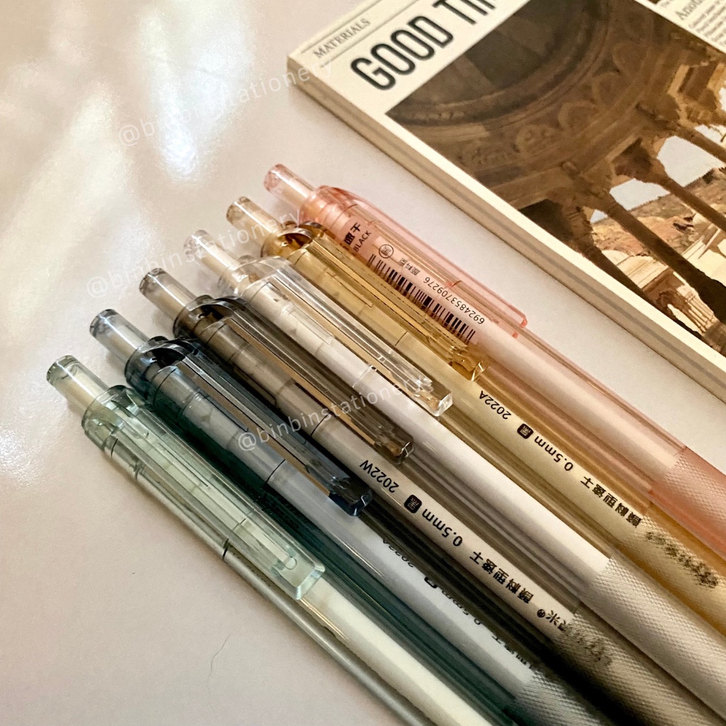 Bút gel Domi thân trong suốt, ngòi 0.5 mm BDM902