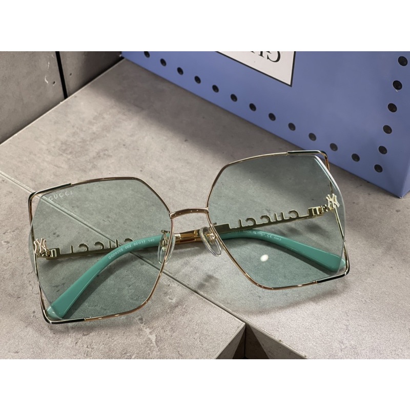 Kính mắt màu nữ