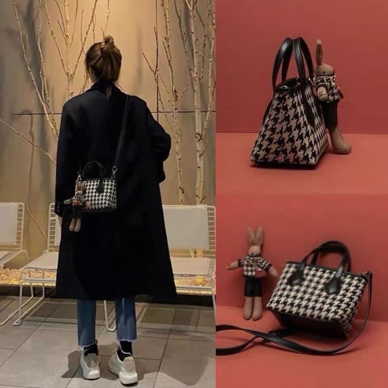 Túi xách kèm charm thỏ