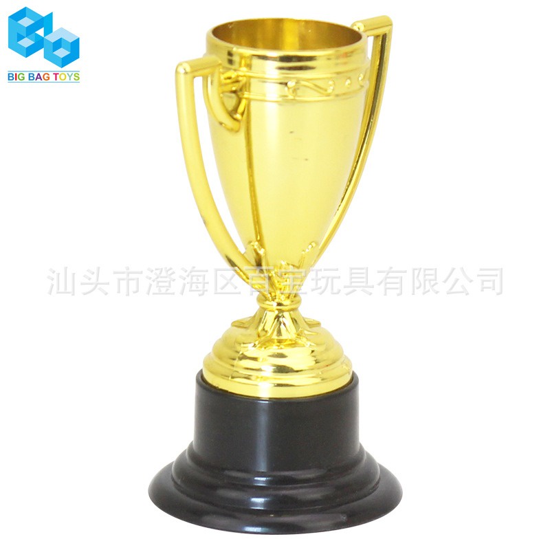 Cúp vàng thể thao bóng đá bằng nhựa cho trẻ em và để trao giải thưởng các cuộc chơi