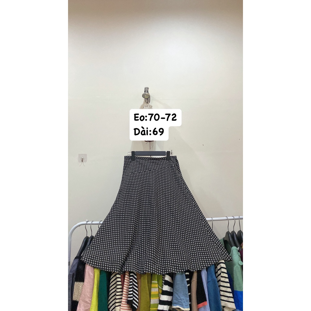 Chân váy vintage Nhật họa tiết hoa nhí dáng dài màu đen có lót trong nhẹ nhàng thanh lịch 2hand giá rẻ