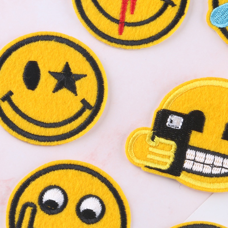 Sticker Ủi Thêu Hình Mặt Cười 5CM