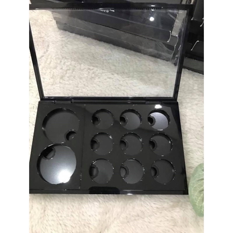 Khay đựng màu mắt rời của MAC
